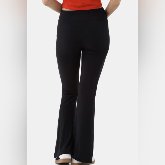 NWT Black Women's Flare Leggings- Size Medium 8/10 - Picture 3 of 4